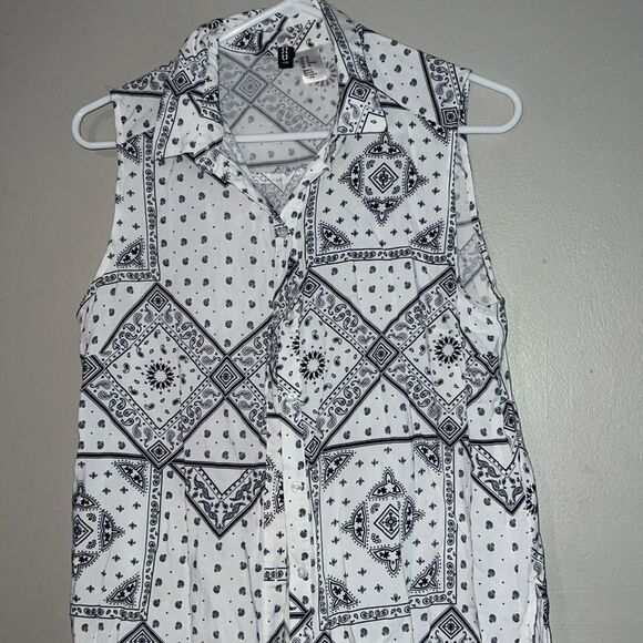 H&M Divided Bandana Print Sleeveless Top - Picture 3 of 7